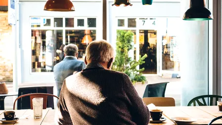 Povestea directorului care a angajat în companie 250 de membri de familie și a reușit să falimenteze o bancă