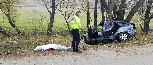 VIDEO șocant | Un tânăr de 22 de ani a murit după ce a intrat cu BMW-ul într-un copac, pe un drum din Vaslui