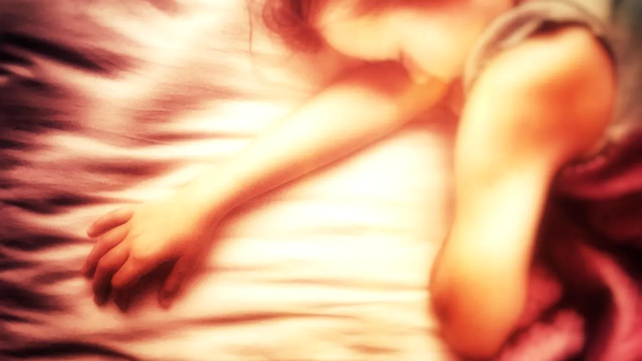 O româncă din Spania riscă să ajungă la ÎNCHISOARE după ce copilul ei a absentat nemotivat de la școală. „Nu se poate trezi dimineața”, spune ea