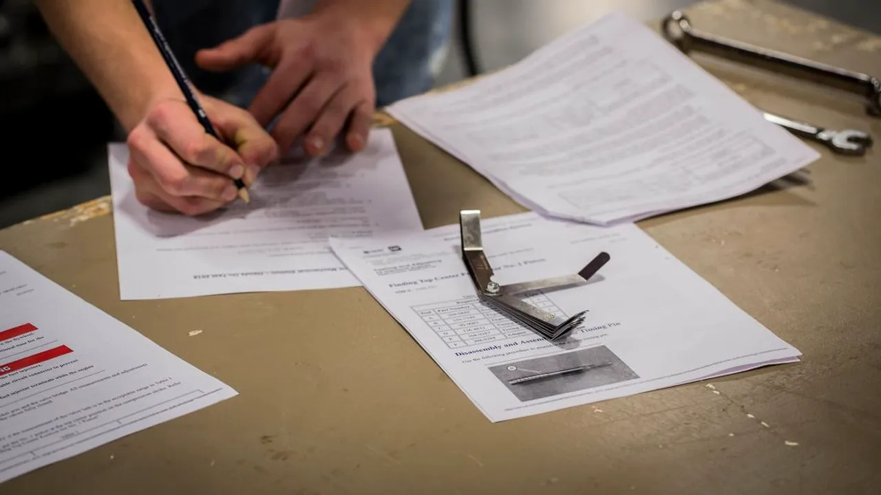 Coronavirus în Italia. Cum arată chestionarul pe care trebuie să-l completeze românii care se întorc din Italia pe aeroportul Otopeni