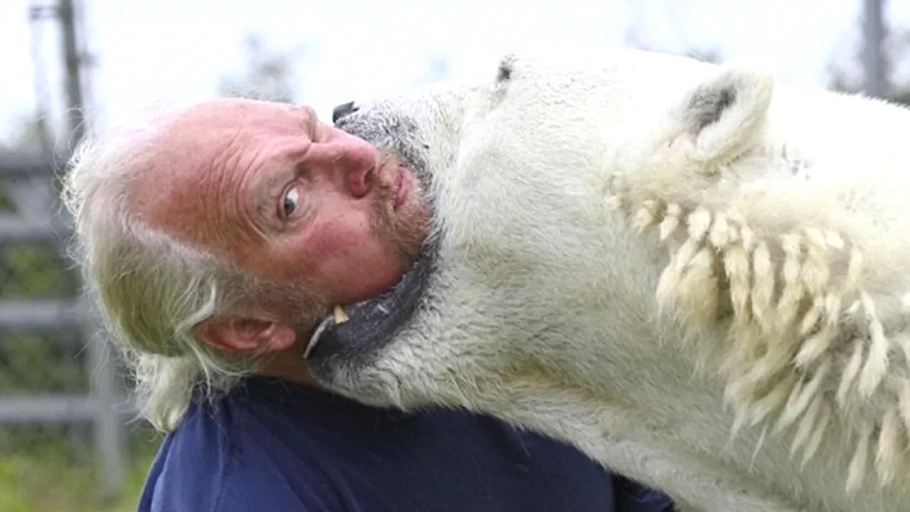 Această imagine nu este ceea ce pare. Cine este prietenul lui Mark Dumas 