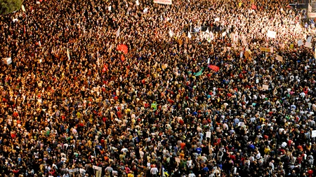 POLITICĂ. Parlamentul a aprobat schimbarea. Cea mai mare criză din istoria modernă ia sfârșit pe 13 mai!