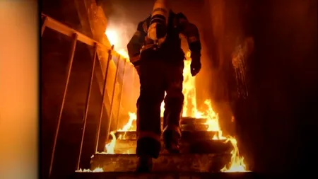 Un bărbat a supraviețuit unui incendiu din apartamentul său, dar a MURIT două zile mai târziu după ce locuința i-a fost cuprinsă din nou de flăcări