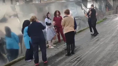 VIDEO | O femeie a vrut să fugă dintr-un spital din Turcia ca să nu plătească operația estetică