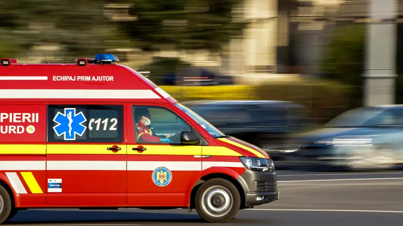 Un copil de 3 ani a căzut de la etajul al treilea al unui bloc din Brașov