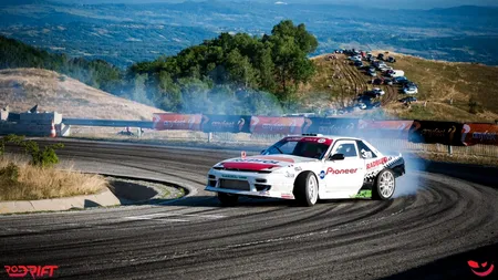 Cei mai tari piloți de DRIFT din Europa se dau cu mașinile în Piața Constituției!