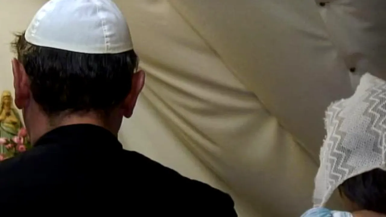 Un american susține că este adevăratul PAPĂ al Bisericii Catolice. A fost ales în urmă cu 30 de ani, de un grup format din șase votanți, printre care EL ÎNSUȘI și părinții săi