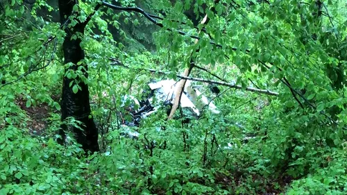 Un avion de mici dimensiuni s-a prăbușit în Buzău. Cei doi morți au fost identificați / Reacția Prefecturii Buzău - FOTO