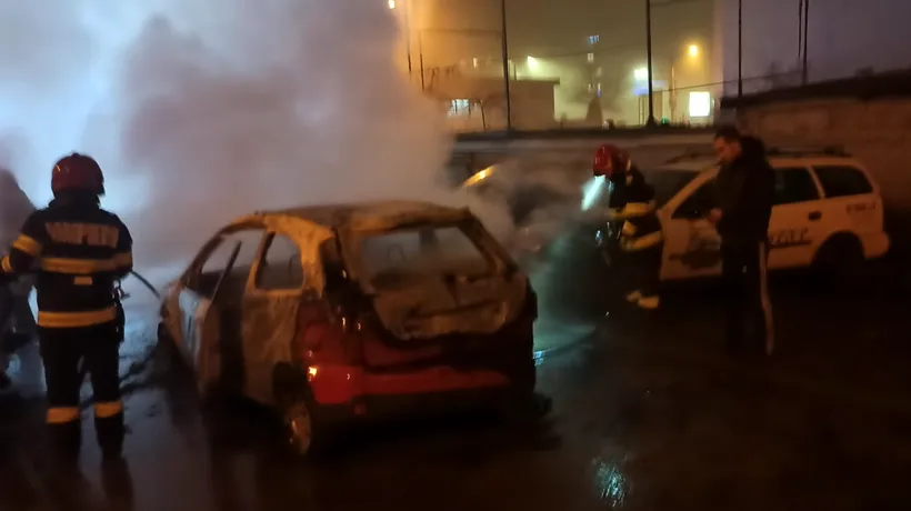 FOTO - Cinci mașini s-au făcut scrum pe o stradă din Craiova. Totul ar fi pornit de la o șoferiță