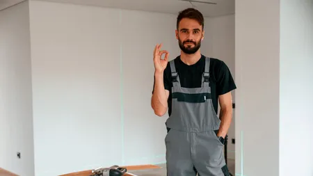 Locuiești la bloc? Când este nevoie de acordul vecinilor pentru modificări în apartament și ce se întâmplă dacă aceștia refuză să semneze