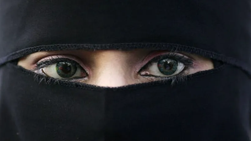 VIDEO: Ce se ascunde sub vălul pe care nu și l-a dat jos 13 ani