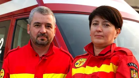 Povestea emoționantă a doi soți care sunt voluntari pe SMURD, fără să primească niciun ban. Cei doi au trei copii acasă