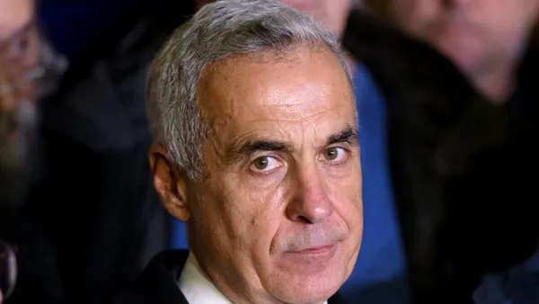 Călin Georgescu contestă în instanță AMENDA de 200.000 lei primită de la AEP / Tentativă de fraudă în numele fostului prezidențiabil