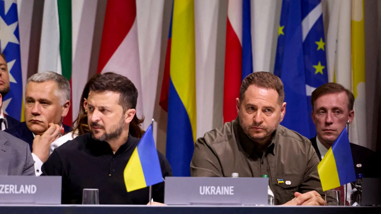 Tribunalul Anticorupție din Ucraina i-a retras brățara electronică fostului șeful de cabinet al lui Zelenski „din motive medicale“. Ce obligații are acum Andrii Yermak