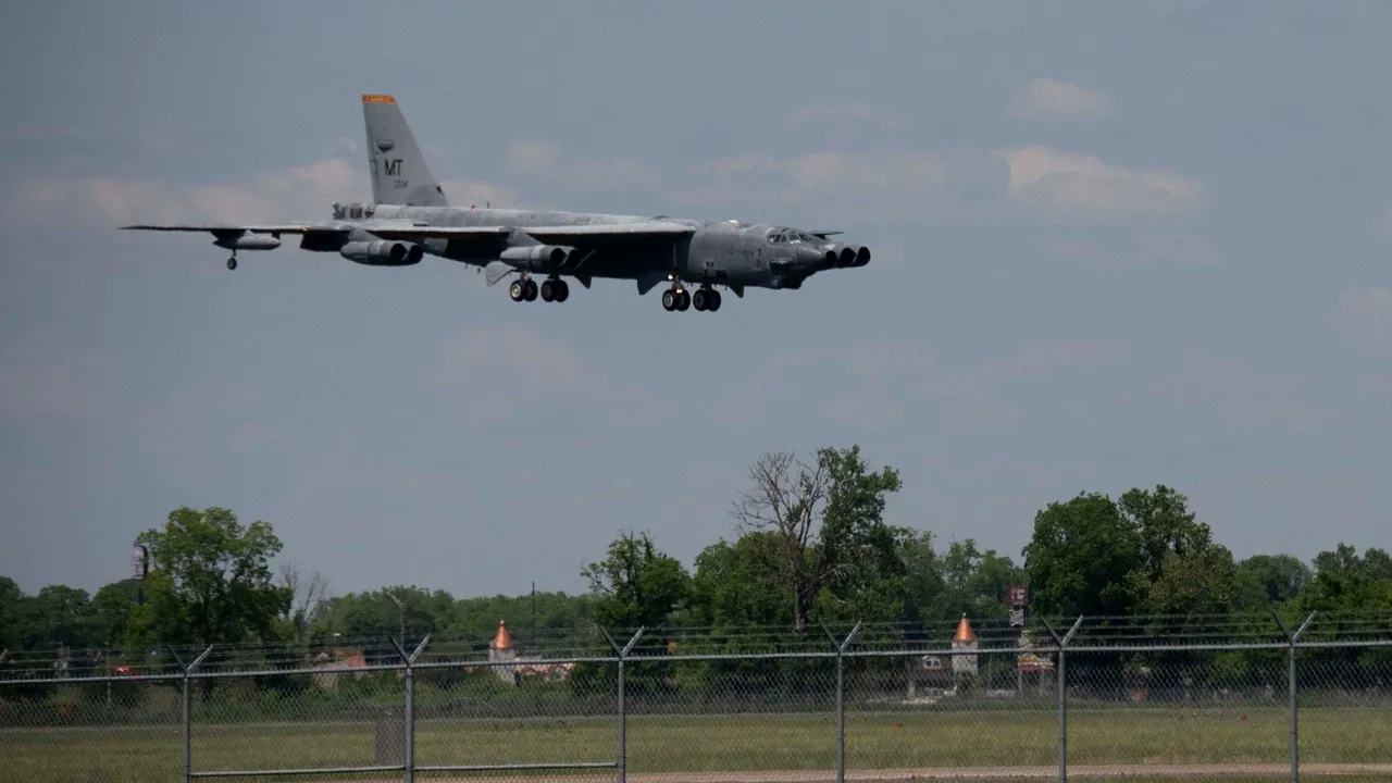 Cum a ajuns un bombardier construit acum 59 de ani să reintre în serviciul activ al forțelor aeriene americane