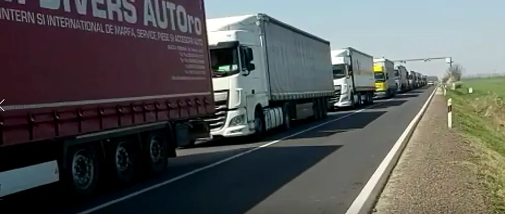 TIR plin cu gunoaie din Anglia, oprit în trafic de autoritățile din România