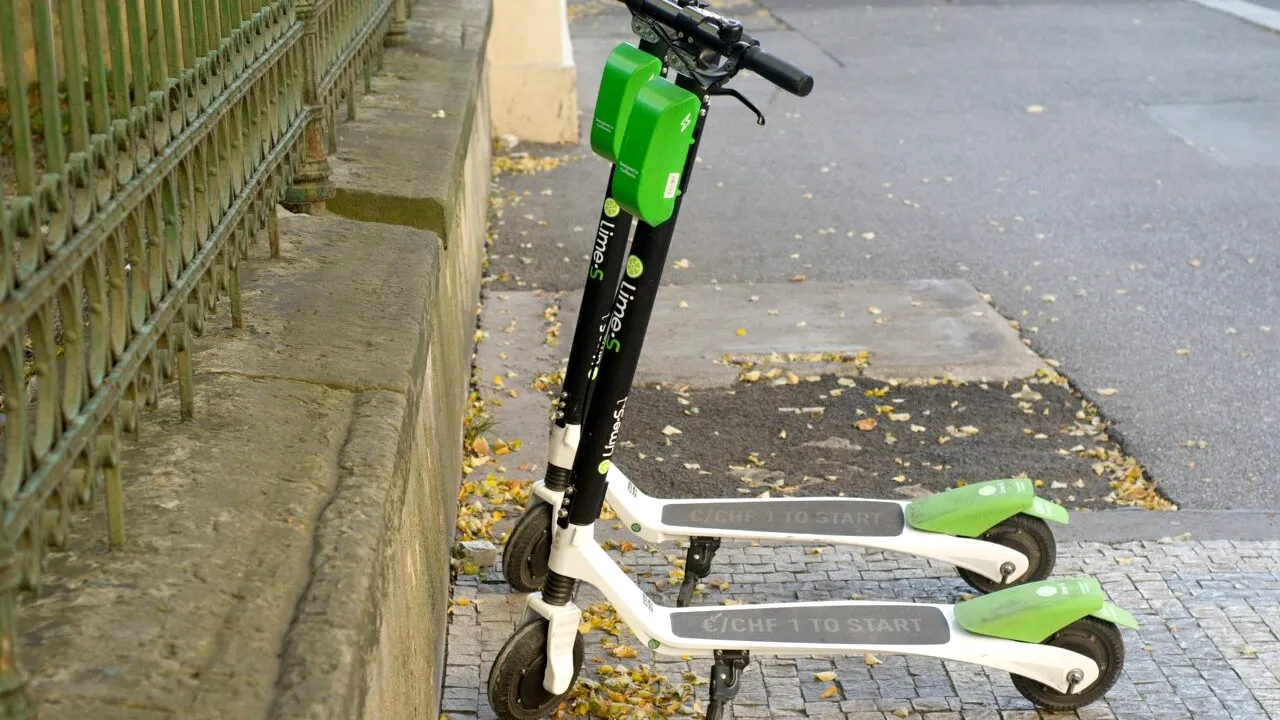 Se schimbă legea. Asigurarea RCA, obligatorie pentru trotinete și biciclete electrice!