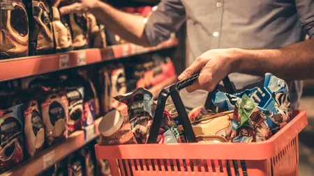 Legea coșului MINIM de consum este doar pe hârtie. Veniturile nu acoperă cheltuielile