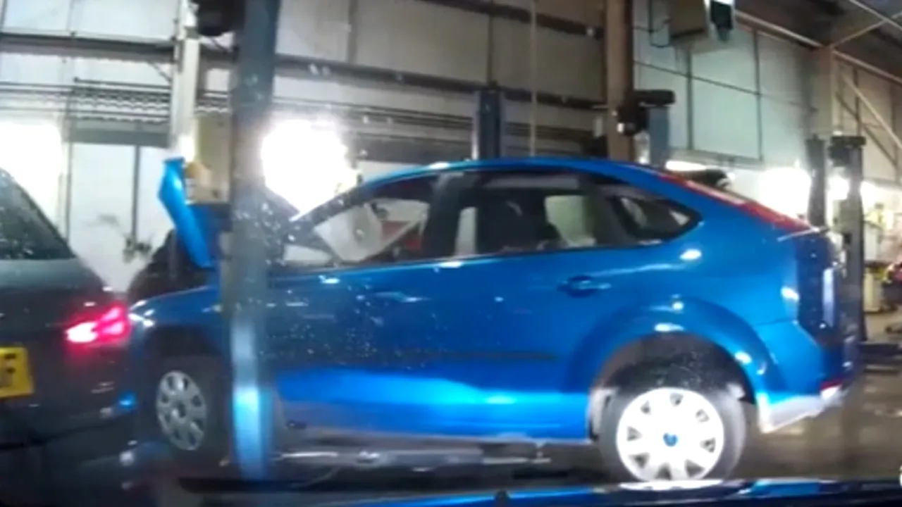 Și-a dus mașina la service și a luat-o cu rezervorul gol și cauciucurile uzate. Ce s-a întâmplat