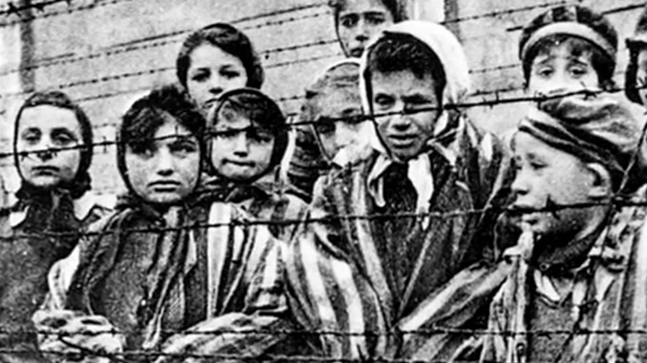 Cătălin Predoiu, în contextul Zilei de Comemorare a Victimelor Holocaustului: „Memoria este insuficientă; trebuie să acționăm pentru a ne asigura că acest lucru nu se va mai întâmpla”