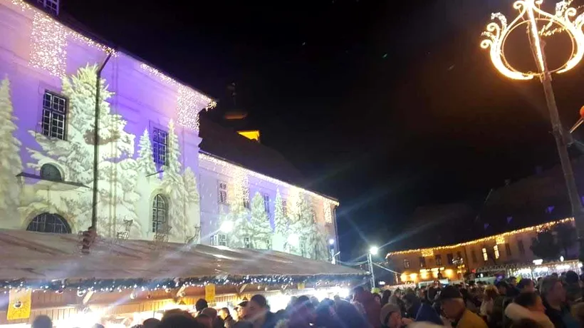 Târgul de Crăciun de la Sibiu, INAUGURAT cu proiecții SPECTACULOASE pe clădiri 