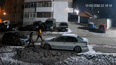 Ce au făcut acești doi tineri, la ora 22:18, într-o PARCARE din Iași! Credeau că nimeni nu-i vede, dar au fost filmați de camerele de supraveghere