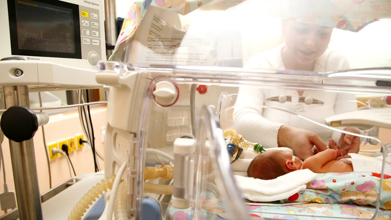 Nereguli grave cu DEZINFECȚIA la Maternitatea Giulești, descoperite de DSP încă din PRIMĂVARĂ. Deputat USR: Toată lumea știa din luna MAI. Ministrul Sănătății ar trebui să-și dea DEMISIA