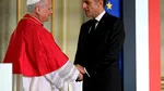 Papa Leon al XIV-lea, întâmpinat de președintele Macron la sosirea în Franța. Programul vizitei de patru zile