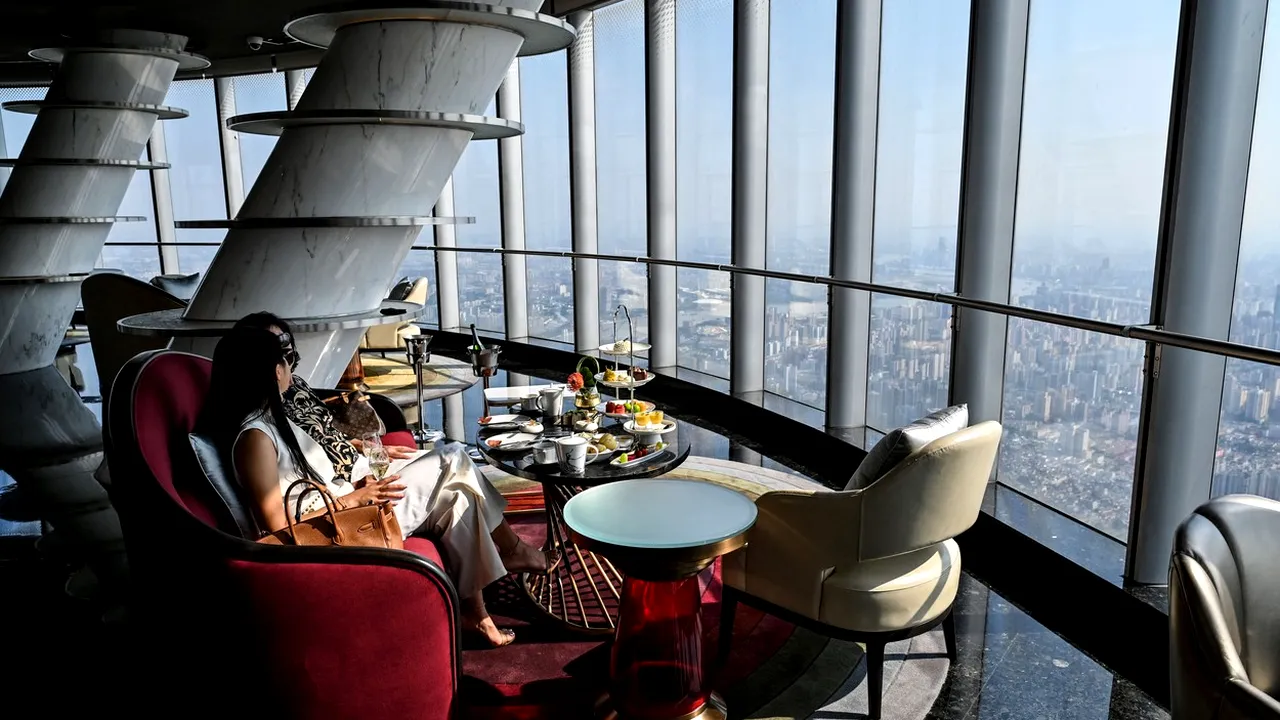 A fost inaugurat cel mai înalt hotel din lume. Restaurantul de la etajul 120 şi piscina de la nivelul 88, printre principalele atracţii