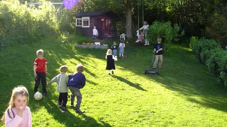 Fetița de 6 ani, din Satu Mare, „RĂPITĂ” de la un loc de joacă, a fost găsită. Femeia care a dus-o la o înghețată, la un pas să fie linșată de părinți