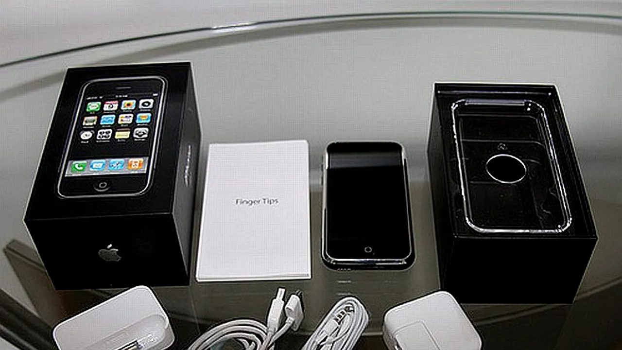 Ce a pățit un tânăr din Bârlad după ce a comandat pe internet un telefon cu 250 de lei