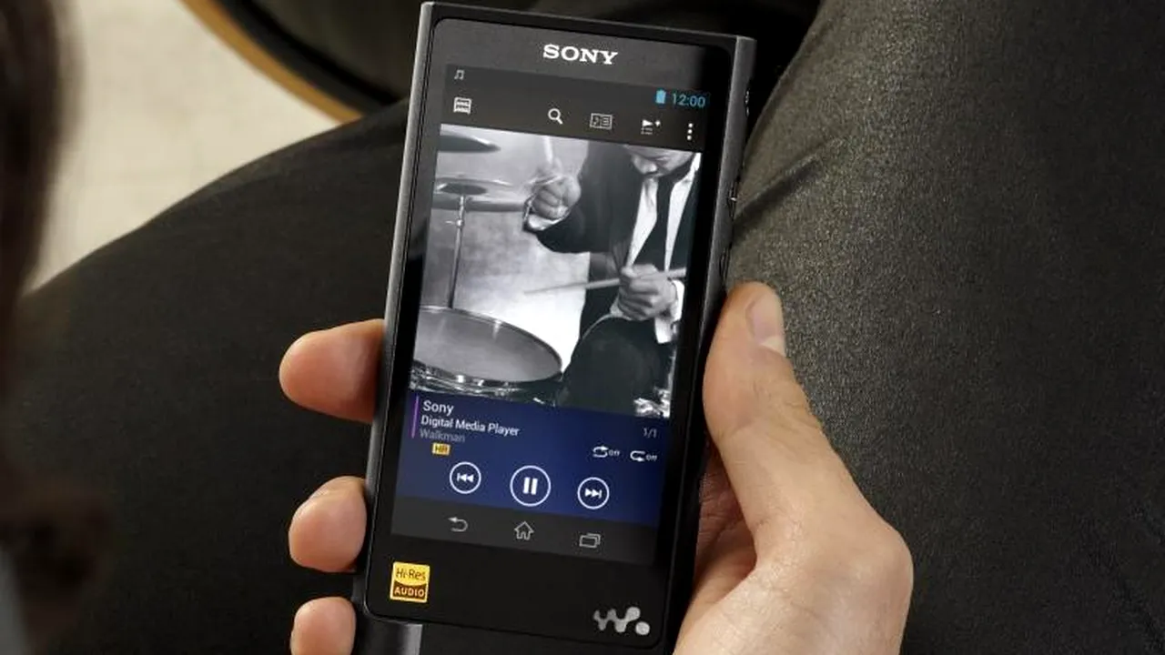 Sony lansează în România playerul multimedia Walkman ZX2, care costă 1.100 de dolari și țintește audiofilii