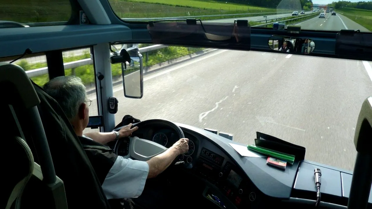COTAR cere vaccinarea în etapa a doua a angajaților din transportul de persoane. Șoferii de taxi, de autocar și instructorii auto, printre cei vizați