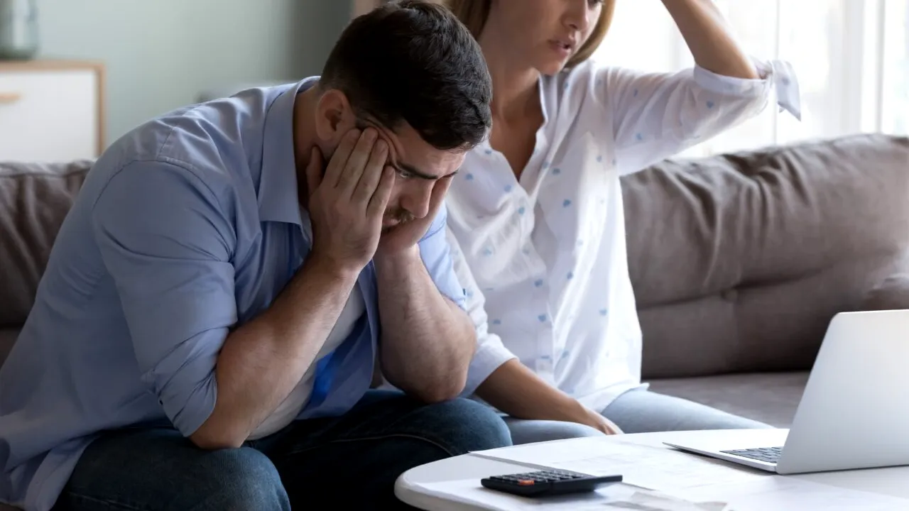 Proprietarii de blocuri riscă AMENZI uriașe dacă fac reparații ce pun în pericol structura blocului. Sunt vizați și locatarii reticenți