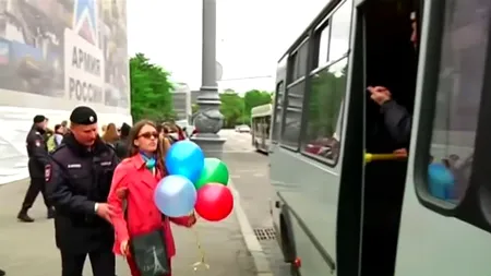 Un flashmob gay organizat la Moscova s-a soldat cu arestarea a 17 persoane