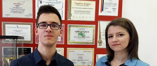 Doi elevi români au obținut punctaj maxim la bacalaureatul american. Cei doi au învățat doar o săptămână și au impresionat la matematică și fizică