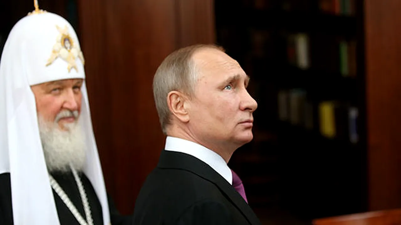 RUSIA. Vladimir Putin, pictat lângă Stalin pe pereții unei catedrale 