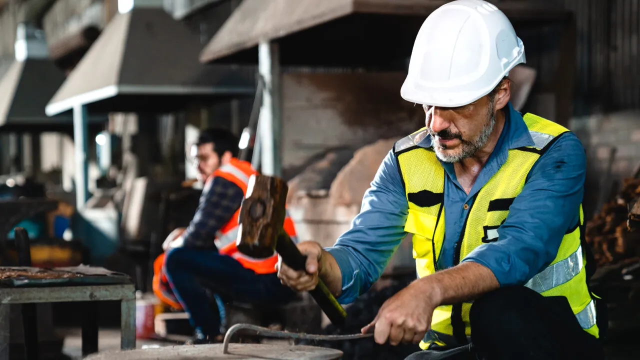 Un muncitor român din Italia a MURIT din cauza condițiilor de la locul de muncă. Angajații au declanșat o grevă