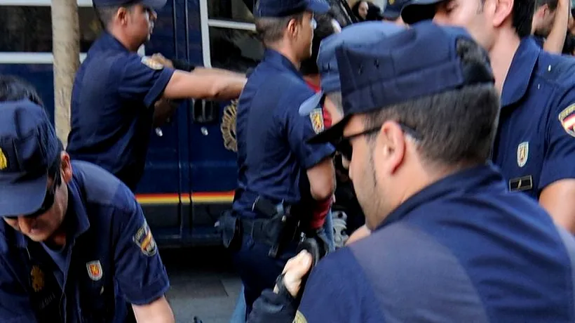Poliția spaniolă a confiscat TREI TONE DE COCAINĂ de la bordul unei nave comerciale