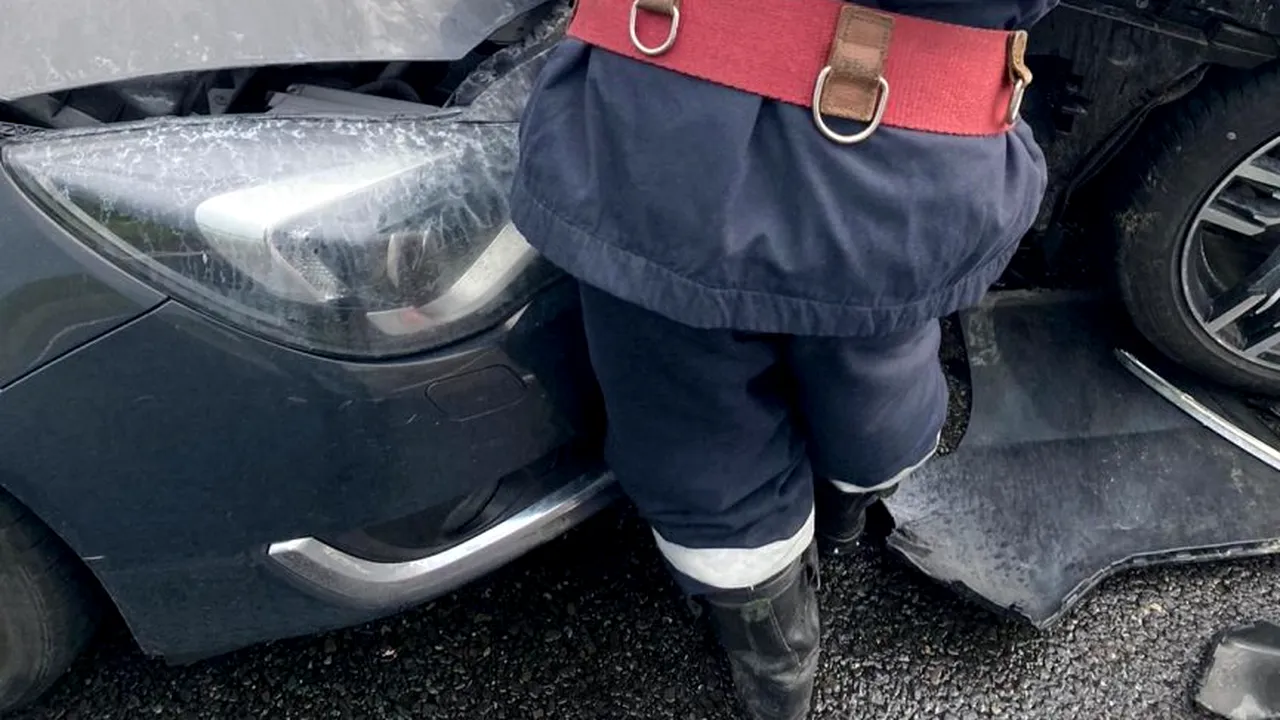 GALERIE FOTO. Accidente în lanț pe A1, vineri seara, pe o distanță de 3 km