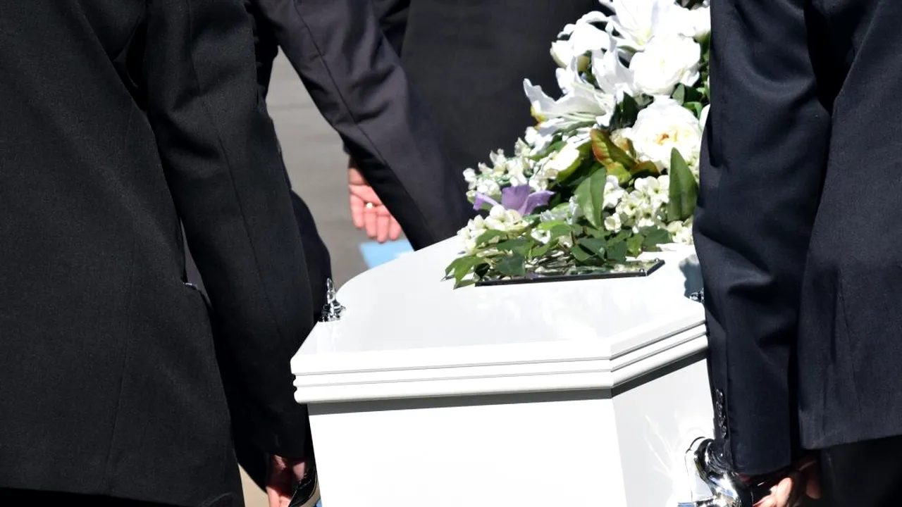 PROPUNERE MAI. Botezuri, cununii și înmormântări, posibile, dar cu participarea a cel mult 16 persoane, după ridicarea stării de urgență