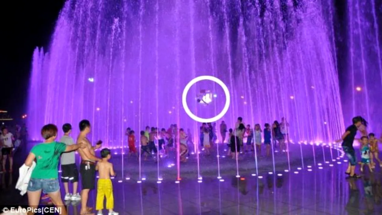 Momente de groază pentru o familie aflată într-un parc de distracție. Ce a pățit un băiat de 5 ani în timp ce se juca lângă o fântână