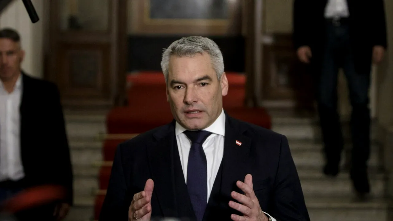 Cancelarul Austriei, Karl Nehammer, își anunță DEMISIA, în contextul impasului negocierilor politice