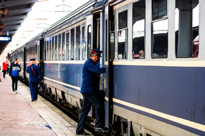 Tren infestat cu ploșnițe între Timișoara și Arad. CFR Călători a retras din circulație vagonul afectat. Care sunt procedurile