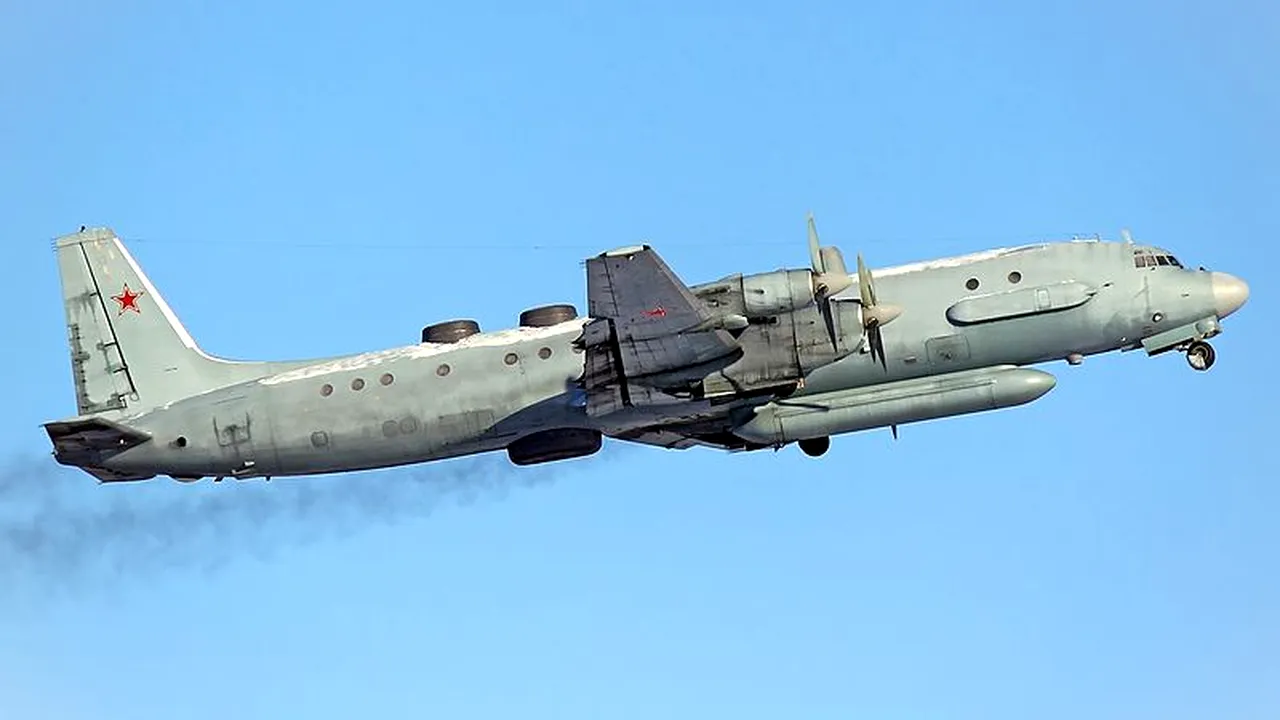 Avion spion rusesc a survolat Marea Neagră în timpul exercițiilor navelor NATO. Ce spune MAPN