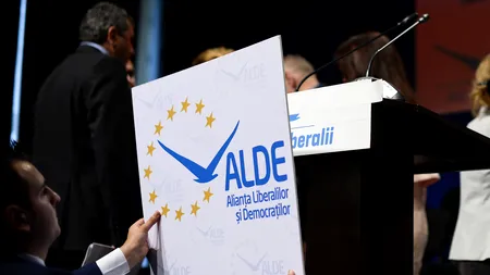 Mica unire a partidului lui Tăriceanu cu Partidul Conservator. 