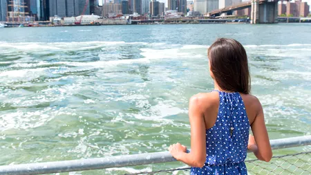 Sfaturile unei tinere care s-a pensionat la 28 de ani, având 2 milioane de dolari în bancă. Cum a reușit să strângă banii