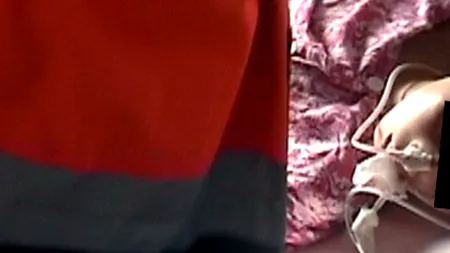 ȘANSĂ uriașă pentru un copil de doi ani care a căzut pe geam de la 12 metri