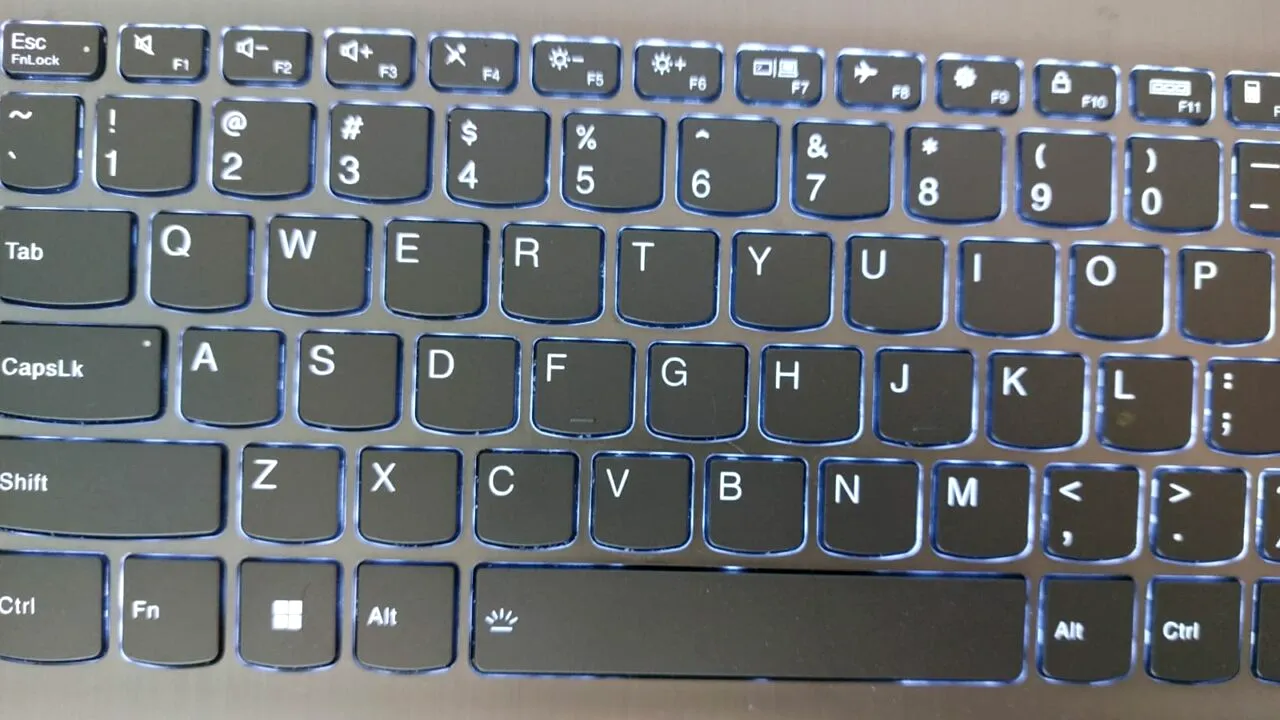 Nici nu te-ai gândi! De ce sunt literele așezate în această ordine pe tastatură