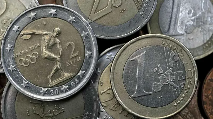 Numărul monedelor euro falsificate retrase din circulație a crescut cu 17% în 2012. Câte bancnote false au fost descoperite